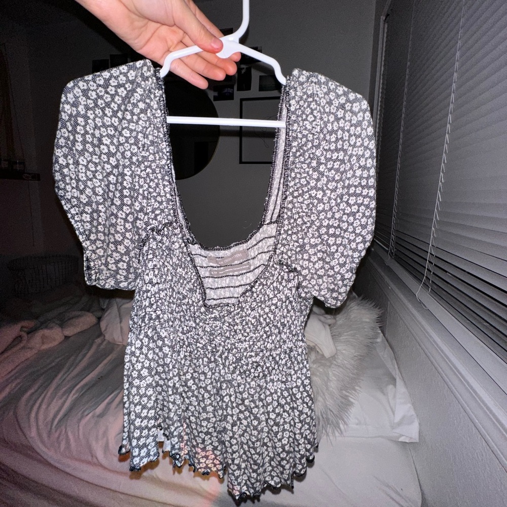 Crop top with flowers
